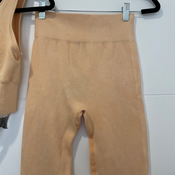 Mono B Peach Ribbed Seamless Workout Set Sports Bra & Leggings Athleisure NWT M - Picture 10 of 15